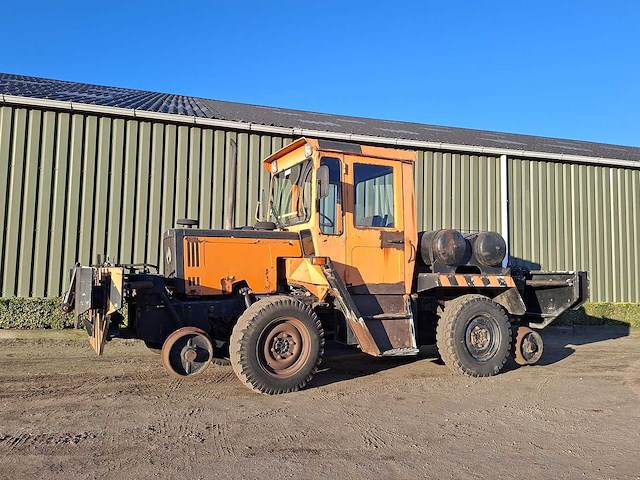 Mercedes benz mb - 1990 - trac 700 spoor - vierwielaangedreven landbouwtractor - afbeelding 10 van  17
