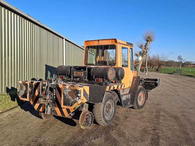 Mercedes benz mb - 1990 - trac 700 spoor - vierwielaangedreven landbouwtractor - afbeelding 1 van  12