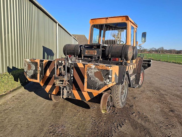 Mercedes benz mb - 1990 - trac 700 spoor - vierwielaangedreven landbouwtractor - afbeelding 11 van  12