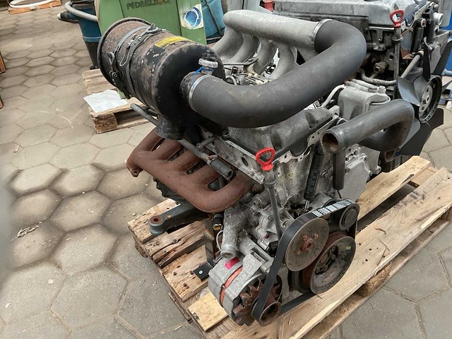 Mercedes benz om 602 dieselmotor - afbeelding 1 van  10