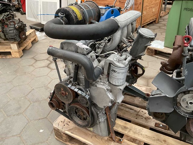 Mercedes benz om 602 dieselmotor - afbeelding 3 van  10