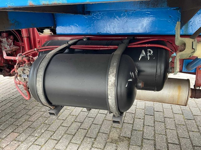Mercedes-benz rundhauber 9-11 vrachtwagen 4x4 met 100 kw generator - afbeelding 14 van  45