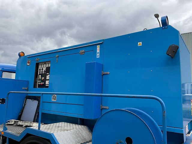 Mercedes-benz rundhauber 9-11 vrachtwagen 4x4 met 100 kw generator - afbeelding 28 van  45