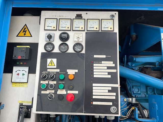 Mercedes-benz rundhauber 9-11 vrachtwagen 4x4 met 100 kw generator - afbeelding 36 van  45
