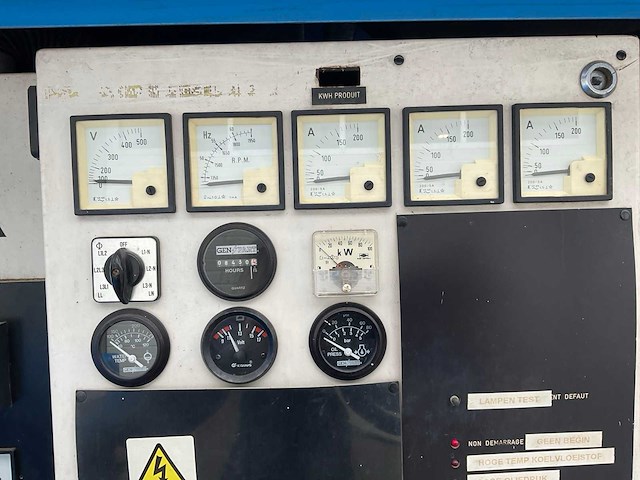 Mercedes-benz rundhauber 9-11 vrachtwagen 4x4 met 100 kw generator - afbeelding 38 van  45