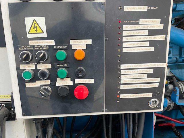 Mercedes-benz rundhauber 9-11 vrachtwagen 4x4 met 100 kw generator - afbeelding 39 van  45