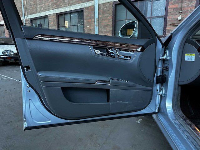 Mercedes-benz s500 5.5 v8 388pk 2007 youngtimer s-klasse w221 - afbeelding 17 van  35