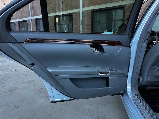 Mercedes-benz s500 5.5 v8 388pk 2007 youngtimer s-klasse w221 - afbeelding 20 van  35