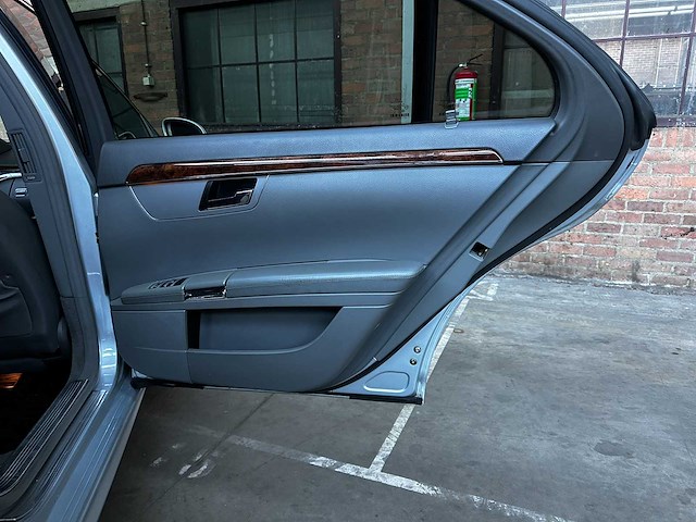 Mercedes-benz s500 5.5 v8 388pk 2007 youngtimer s-klasse w221 - afbeelding 22 van  35