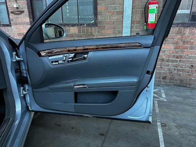 Mercedes-benz s500 5.5 v8 388pk 2007 youngtimer s-klasse w221 - afbeelding 23 van  35