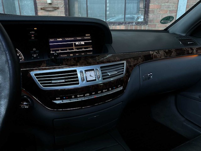 Mercedes-benz s500 5.5 v8 388pk 2007 youngtimer s-klasse w221 - afbeelding 28 van  30