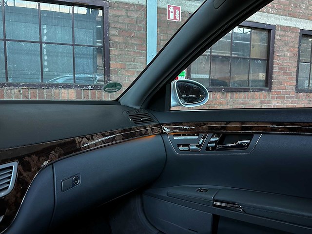 Mercedes-benz s500 5.5 v8 388pk 2007 youngtimer s-klasse w221 - afbeelding 24 van  30
