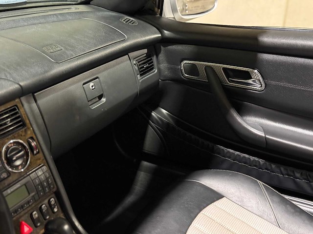 Mercedes-benz slk32 amg 3.2 v6 354pk 2004 slk-klasse youngtimer - afbeelding 17 van  37