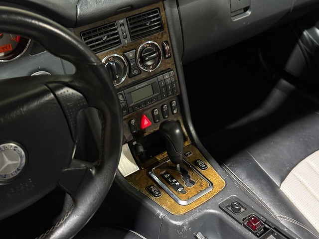 Mercedes-benz slk32 amg 3.2 v6 354pk 2004 slk-klasse youngtimer - afbeelding 16 van  37