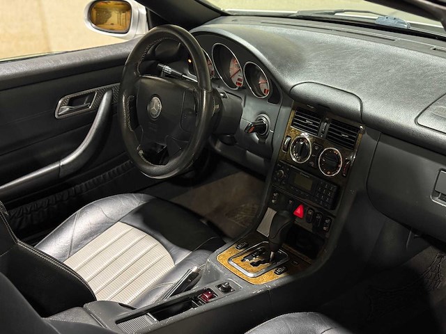 Mercedes-benz slk32 amg 3.2 v6 354pk 2004 slk-klasse youngtimer - afbeelding 26 van  37