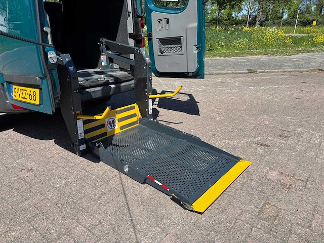 Mercedes-benz sprinter 210 2.2 cdi 366 dc rolstoelbus automaat 5-vzz-68 - afbeelding 2 van  24