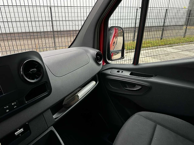 Mercedes-benz sprinter 211 2.2 cdi l2h2 113pk 2019 (origineel-nl), vdf-06-g - afbeelding 13 van  47
