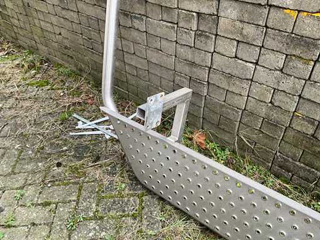 Mercedes-benz sprinter achter-opstap - afbeelding 4 van  5