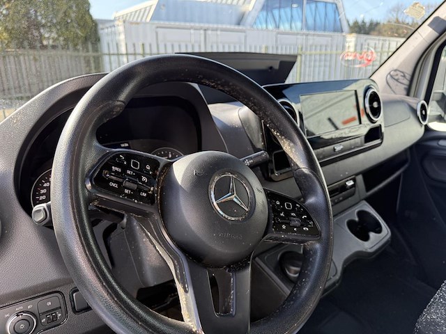 Mercedes benz sprinter bakwagen met kenteken vjt-90-s - afbeelding 2 van  12