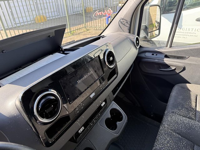 Mercedes benz sprinter bakwagen met kenteken vjt-90-s - afbeelding 3 van  12
