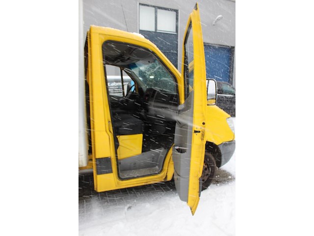 Mercedes benz sprinter met kenteken vg-405-k bakwagen met laadklep. datum eerste toelating 02-09-2009. - afbeelding 17 van  20