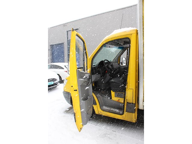 Mercedes benz sprinter met kenteken vg-405-k bakwagen met laadklep. datum eerste toelating 02-09-2009. - afbeelding 19 van  20