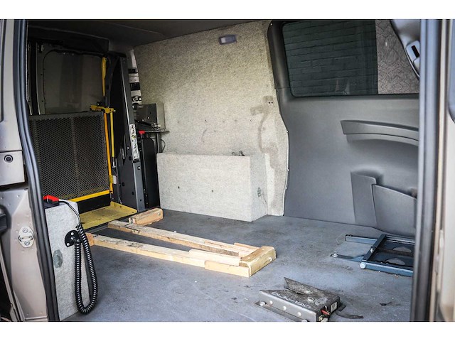 Mercedes-benz vito 111 cdi rolstoelauto, 38-vnk-7 - afbeelding 23 van  25