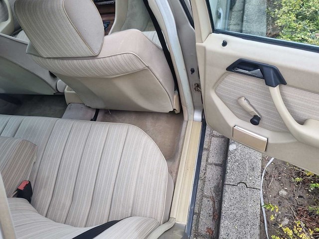 Mercedes-benz w124 230 1986, automaat - afbeelding 2 van  16