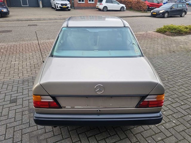 Mercedes-benz w124 230 1986, automaat - afbeelding 12 van  16