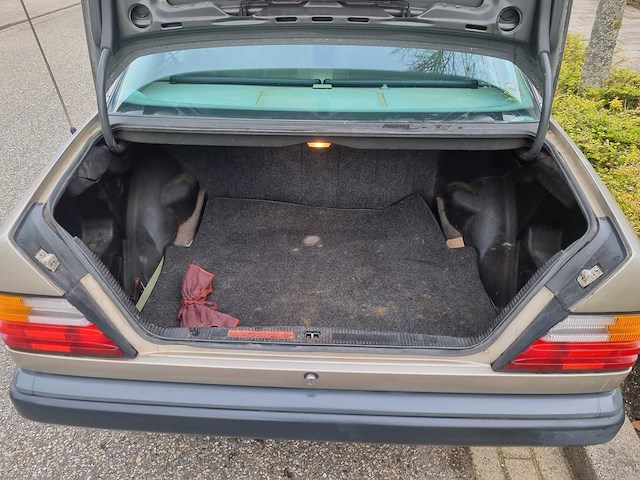 Mercedes-benz w124 230 1986, automaat - afbeelding 13 van  16