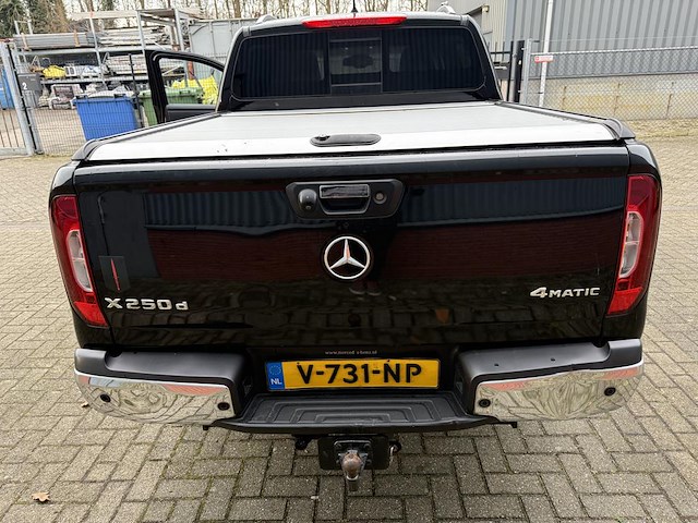 Mercedes benz x-klasse pick-up truck automaat met kenteken v-731-np - afbeelding 1 van  44