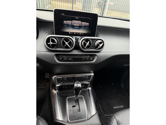 Mercedes benz x-klasse pick-up truck automaat met kenteken v-731-np - afbeelding 28 van  44