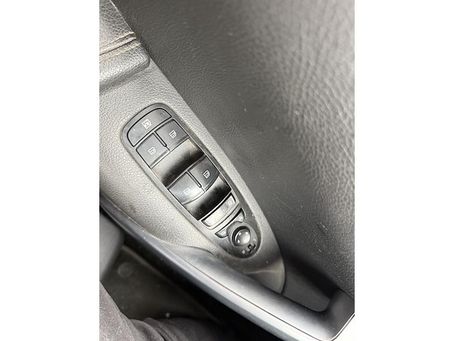 Mercedes benz x-klasse pick-up truck automaat met kenteken v-731-np - afbeelding 30 van  44