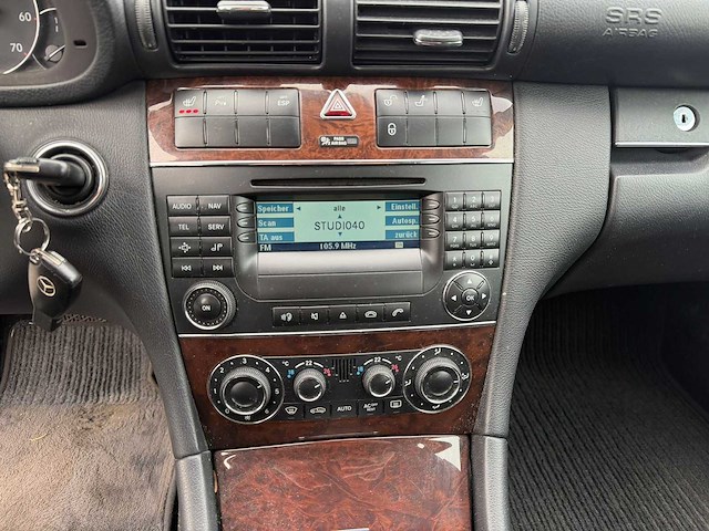 Mercedes c240 automaat - 2004 -duits - afbeelding 2 van  5