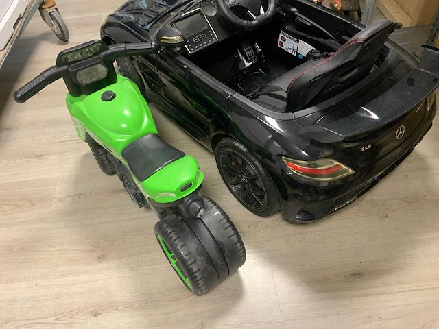 Mercedes sls amg elektrische kinderauto - afbeelding 5 van  7