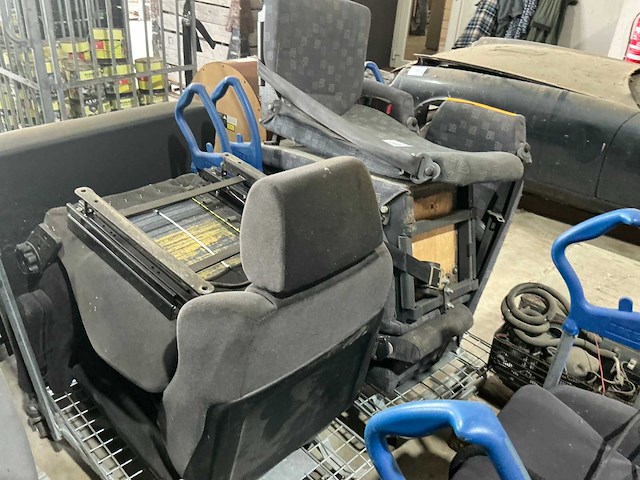 Mercedes sprinter bank en stoelen - afbeelding 5 van  5