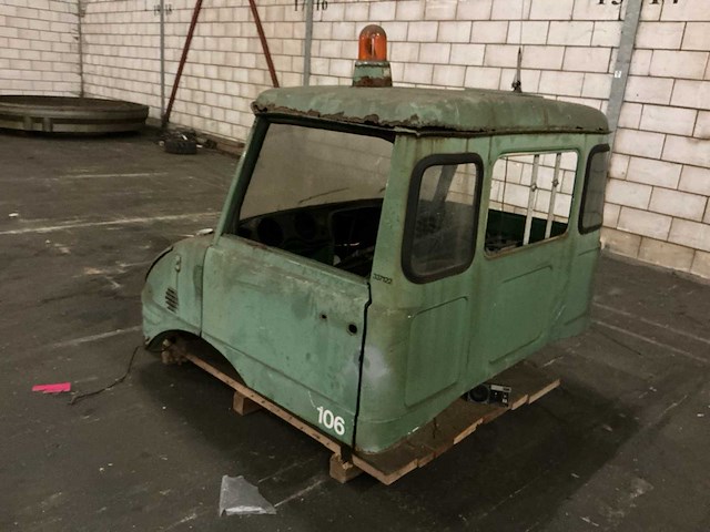 Mercedes unimog kale cabine - afbeelding 4 van  6