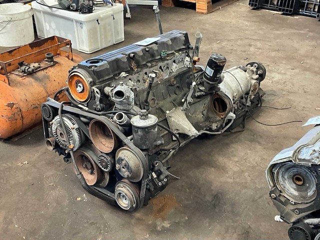 Mercedes w124 benzine motorblok - afbeelding 2 van  9