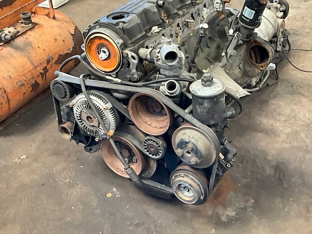 Mercedes w124 benzine motorblok - afbeelding 8 van  9