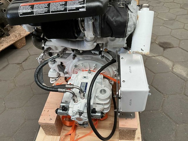 Mercury i4 motor - afbeelding 7 van  9