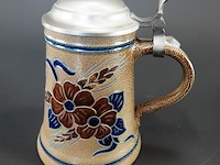 Merkelbach duitse vintage zoutgeglazuurde steengoed bierpul met een tinnen deksel - afbeelding 1 van  5