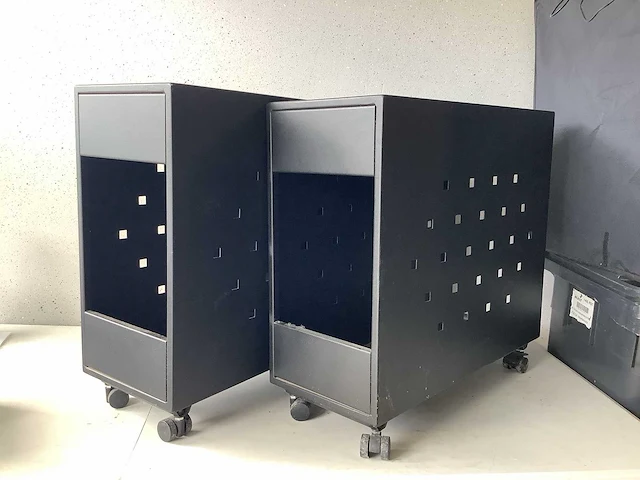 Merkloos merkloos verrijdbare computerkasten (2x) - afbeelding 1 van  7