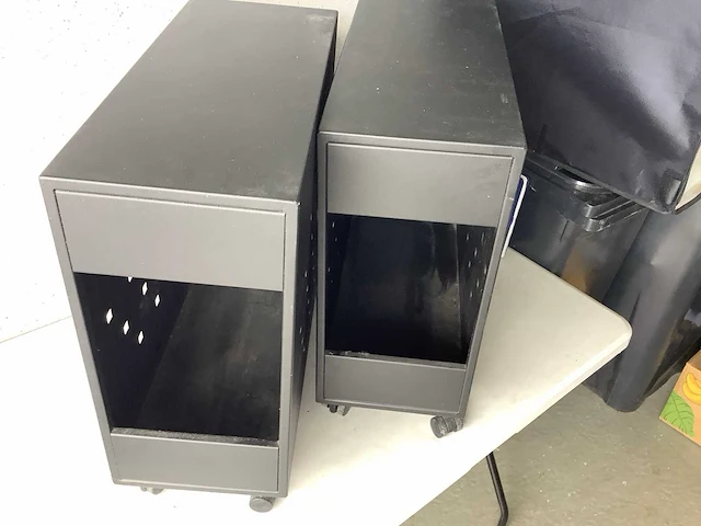 Merkloos merkloos verrijdbare computerkasten (2x) - afbeelding 3 van  7