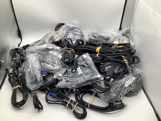 Merkloos videokabels hdmi displayport dvi vga pc- & netwerkkabel (46x) - afbeelding 1 van  4