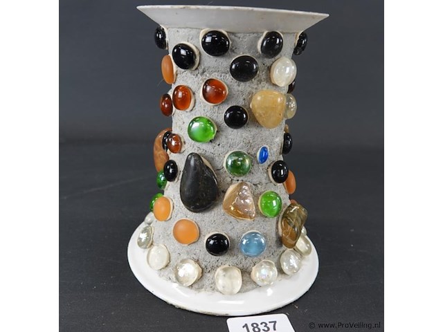 Merkwaardig consooltje - afbeelding 1 van  5