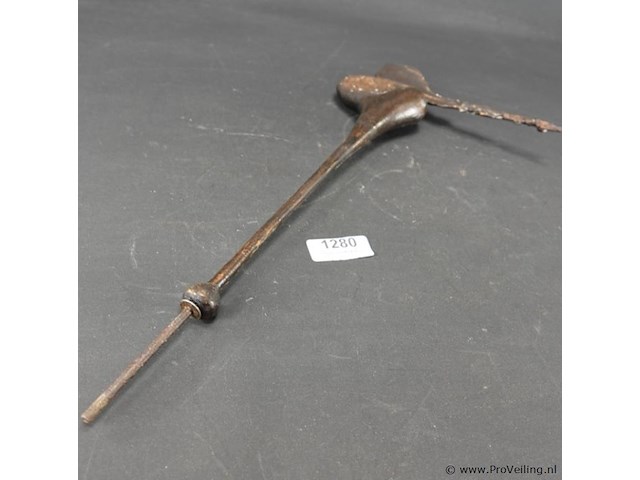 Merkwaardige houten sculptuur - afbeelding 4 van  5