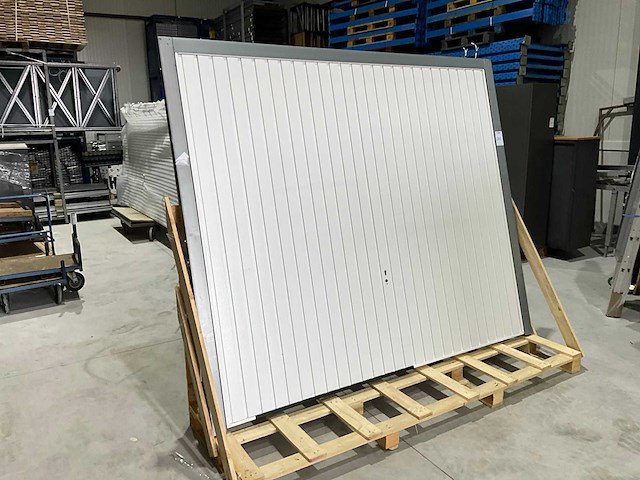 Merlin garagedeur - afbeelding 1 van  9