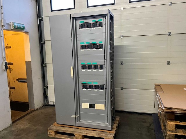 Merlin gerin compact mccb stroomonderbreker - afbeelding 1 van  6