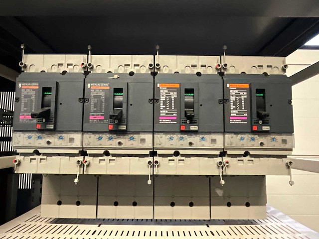 Merlin gerin compact mccb stroomonderbreker - afbeelding 3 van  6