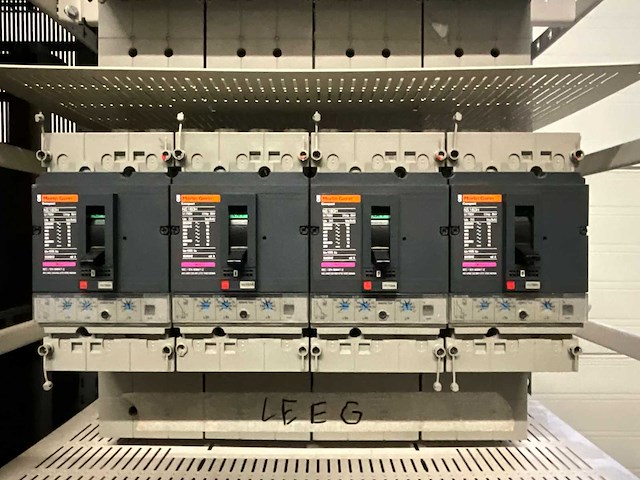 Merlin gerin compact mccb stroomonderbreker - afbeelding 4 van  6